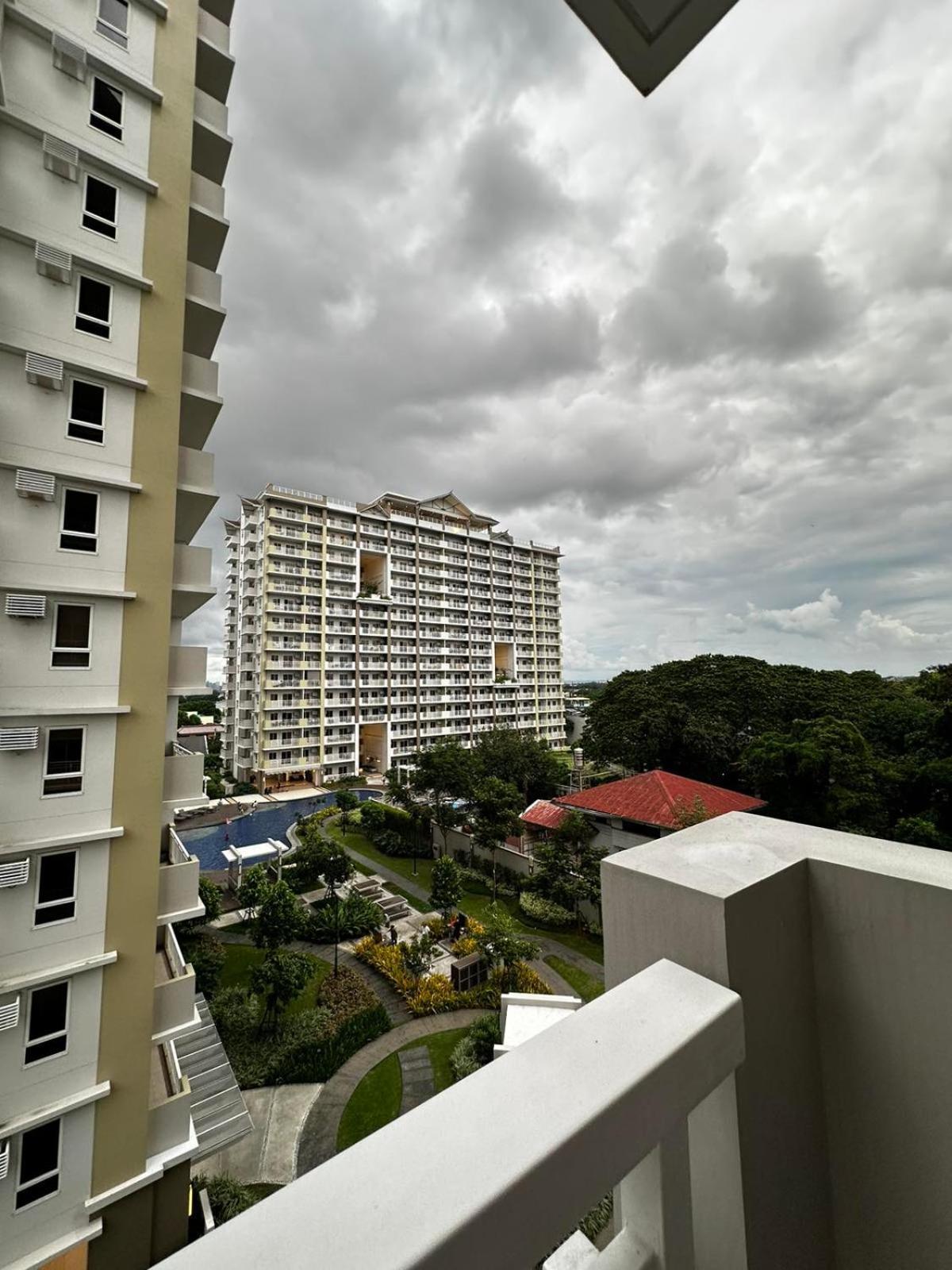 2 Bedroom Condo Unit Near Sm Bf & Naia At The Atherton By Dmci With 2 Balcony Paranaque City Exteriör bild