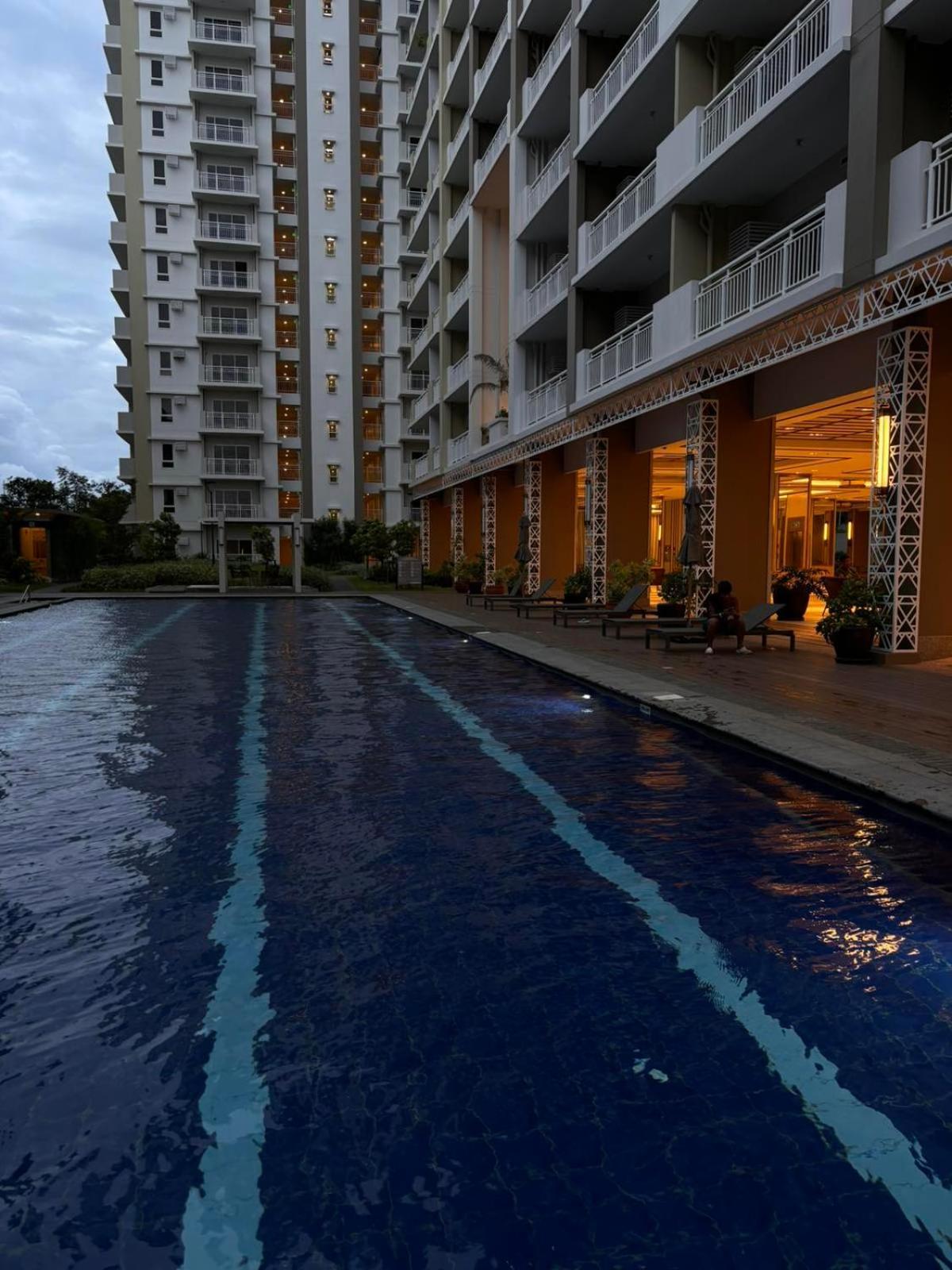 2 Bedroom Condo Unit Near Sm Bf & Naia At The Atherton By Dmci With 2 Balcony Paranaque City Exteriör bild