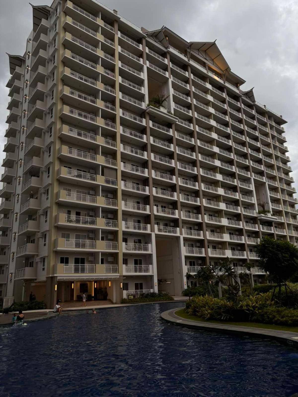 2 Bedroom Condo Unit Near Sm Bf & Naia At The Atherton By Dmci With 2 Balcony Paranaque City Exteriör bild