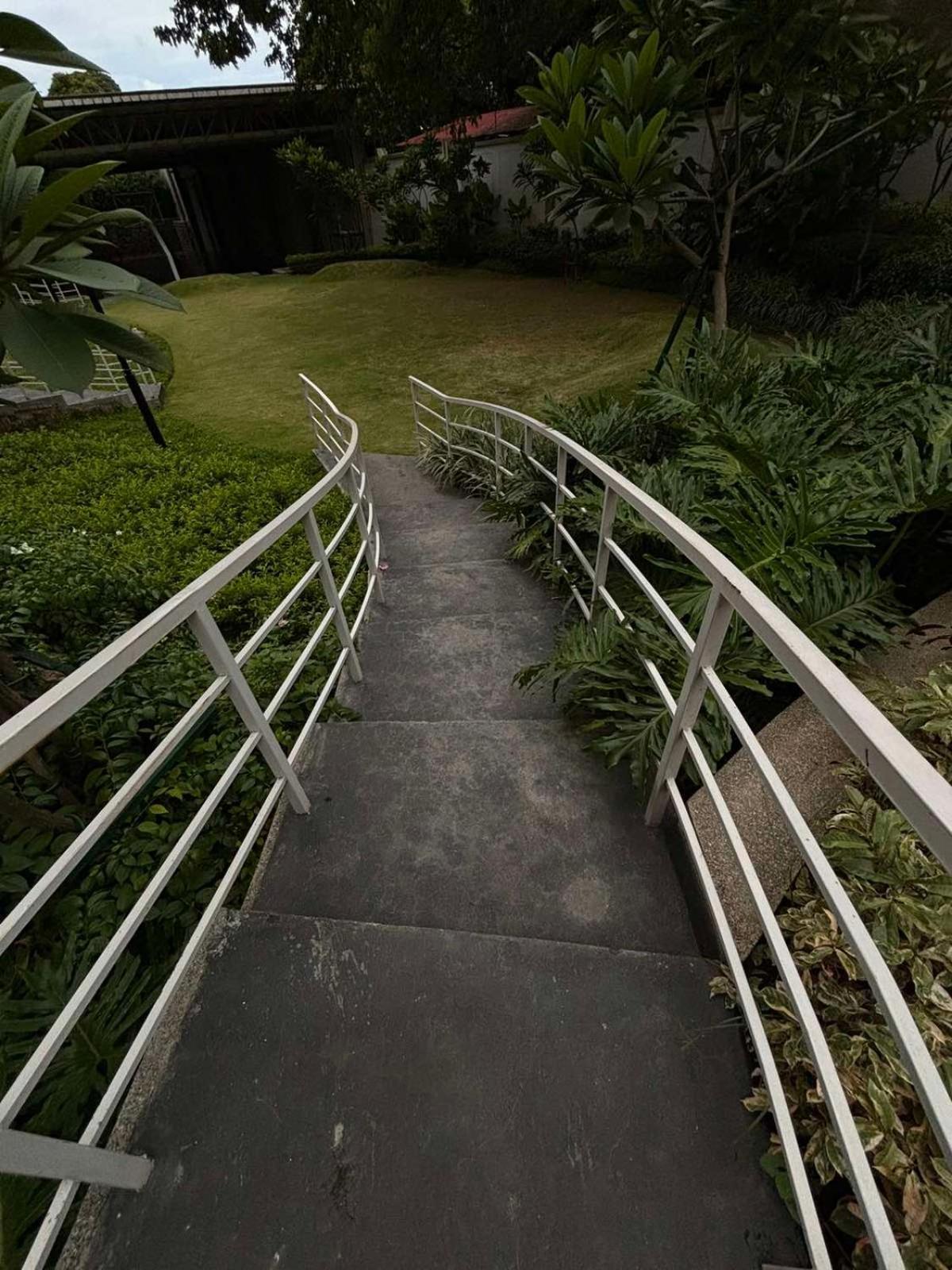 2 Bedroom Condo Unit Near Sm Bf & Naia At The Atherton By Dmci With 2 Balcony Paranaque City Exteriör bild