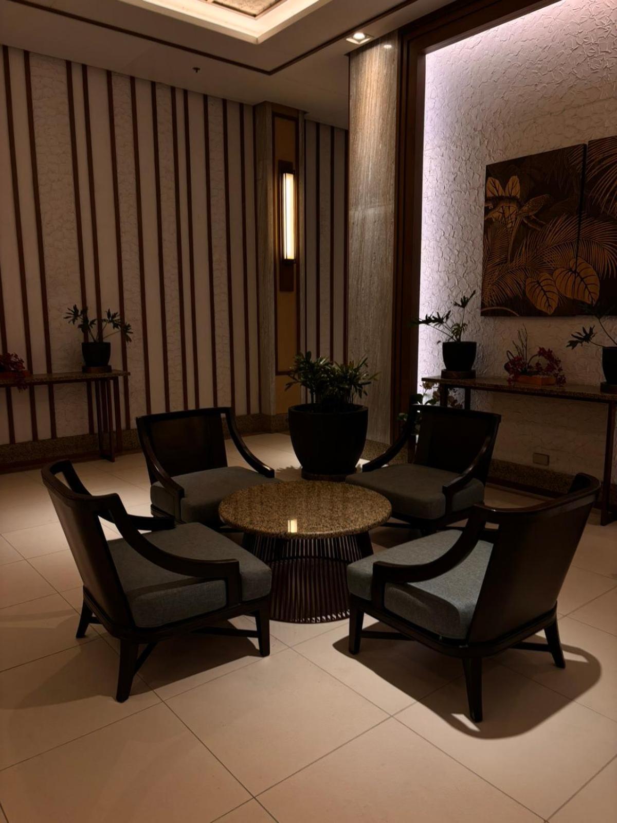 2 Bedroom Condo Unit Near Sm Bf & Naia At The Atherton By Dmci With 2 Balcony Paranaque City Exteriör bild
