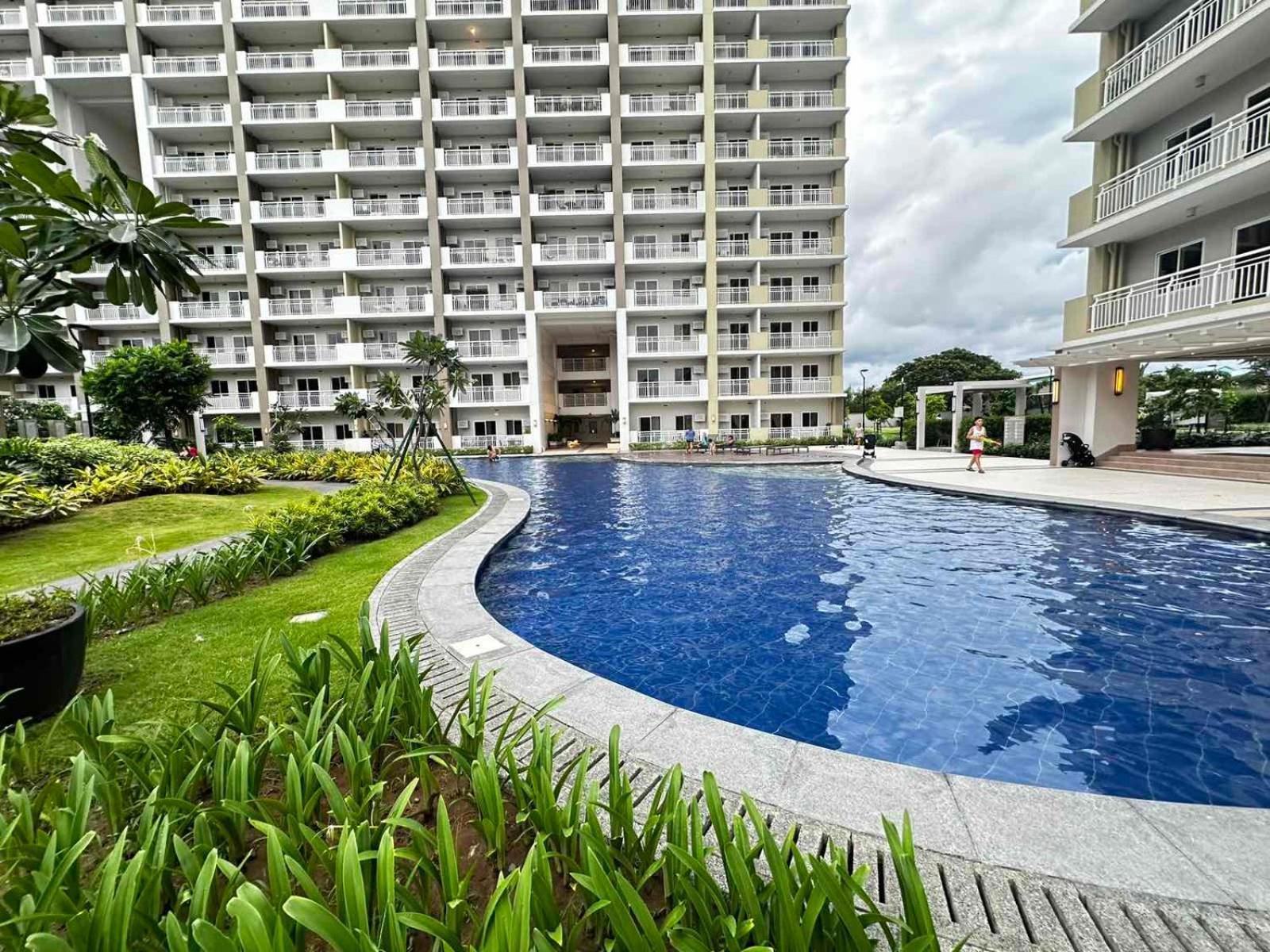 2 Bedroom Condo Unit Near Sm Bf & Naia At The Atherton By Dmci With 2 Balcony Paranaque City Exteriör bild