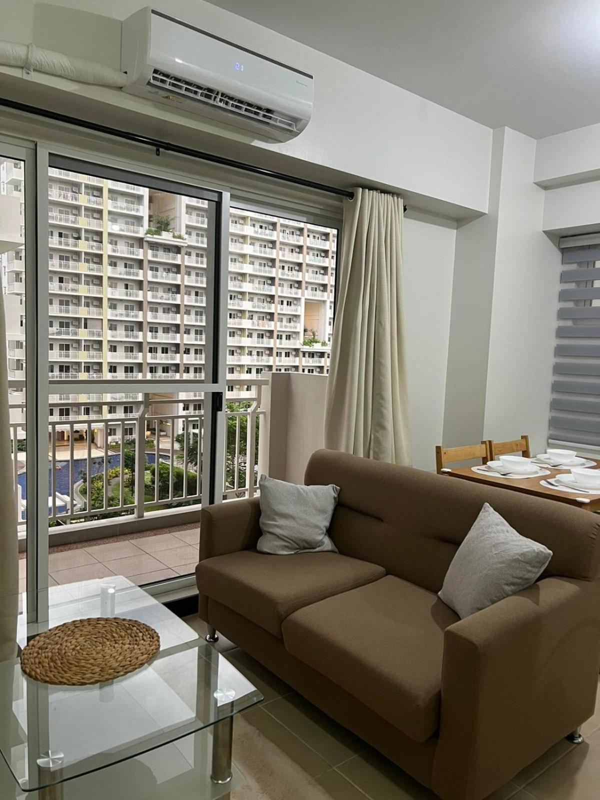 2 Bedroom Condo Unit Near Sm Bf & Naia At The Atherton By Dmci With 2 Balcony Paranaque City Exteriör bild