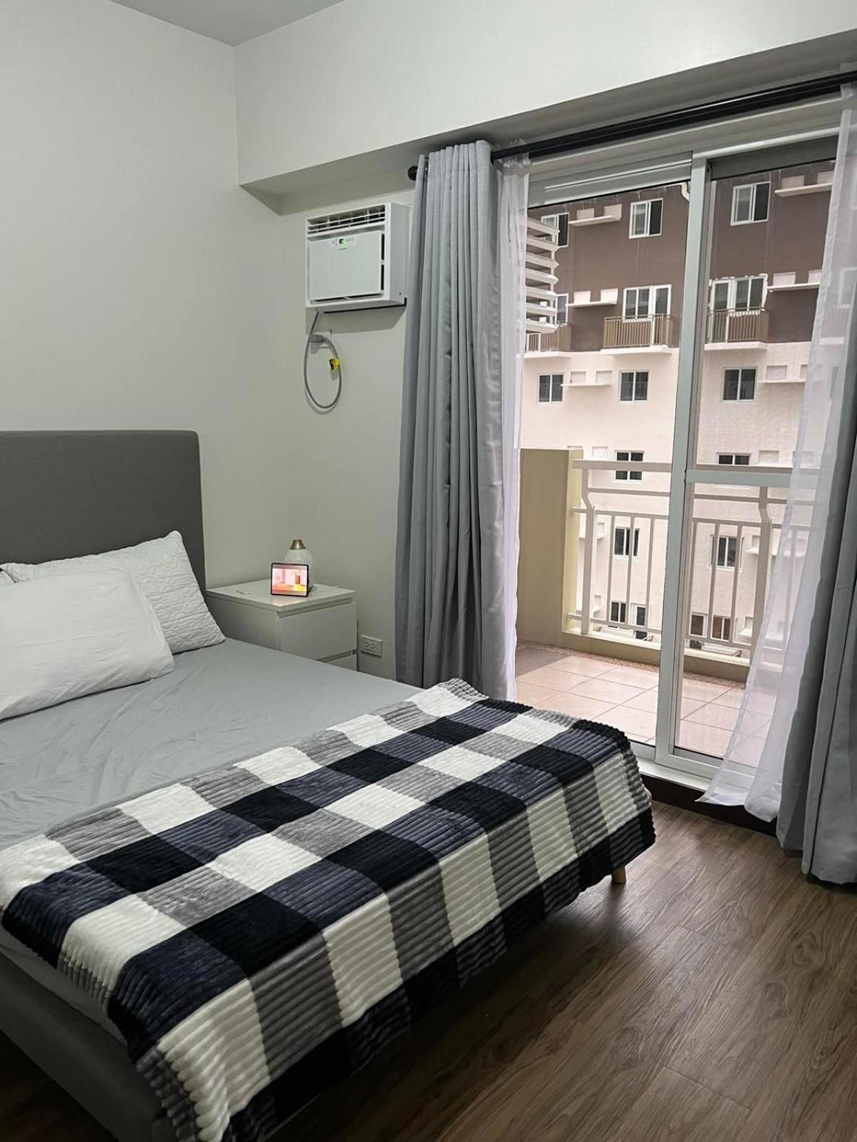 2 Bedroom Condo Unit Near Sm Bf & Naia At The Atherton By Dmci With 2 Balcony Paranaque City Exteriör bild