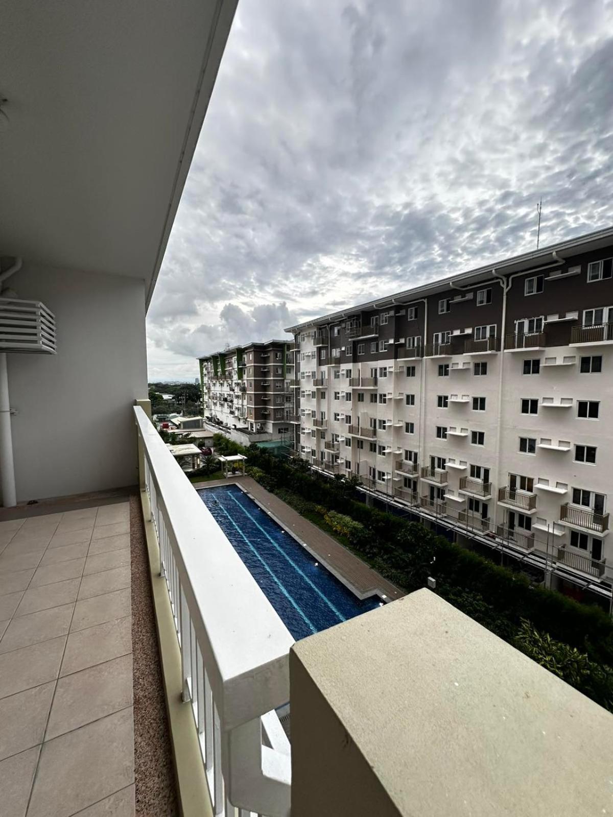 2 Bedroom Condo Unit Near Sm Bf & Naia At The Atherton By Dmci With 2 Balcony Paranaque City Exteriör bild