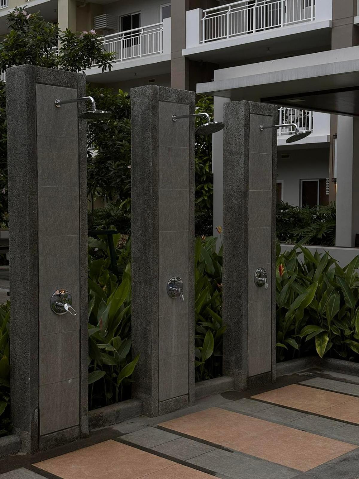 2 Bedroom Condo Unit Near Sm Bf & Naia At The Atherton By Dmci With 2 Balcony Paranaque City Exteriör bild