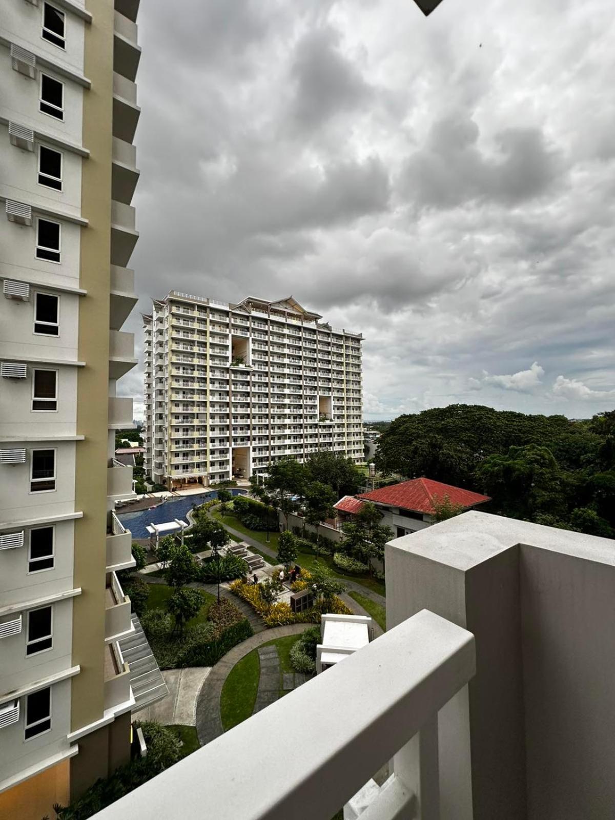 2 Bedroom Condo Unit Near Sm Bf & Naia At The Atherton By Dmci With 2 Balcony Paranaque City Exteriör bild