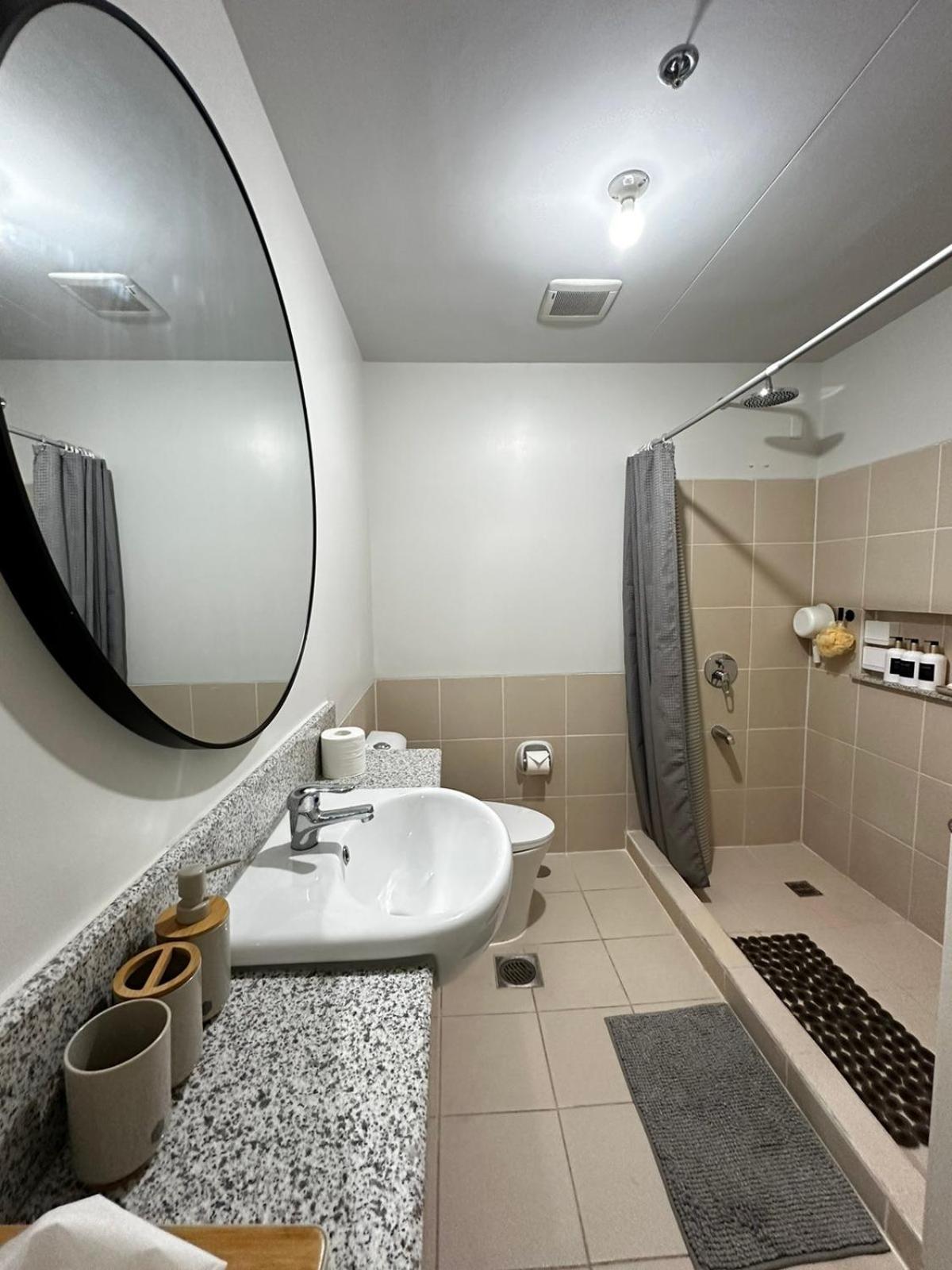 2 Bedroom Condo Unit Near Sm Bf & Naia At The Atherton By Dmci With 2 Balcony Paranaque City Exteriör bild