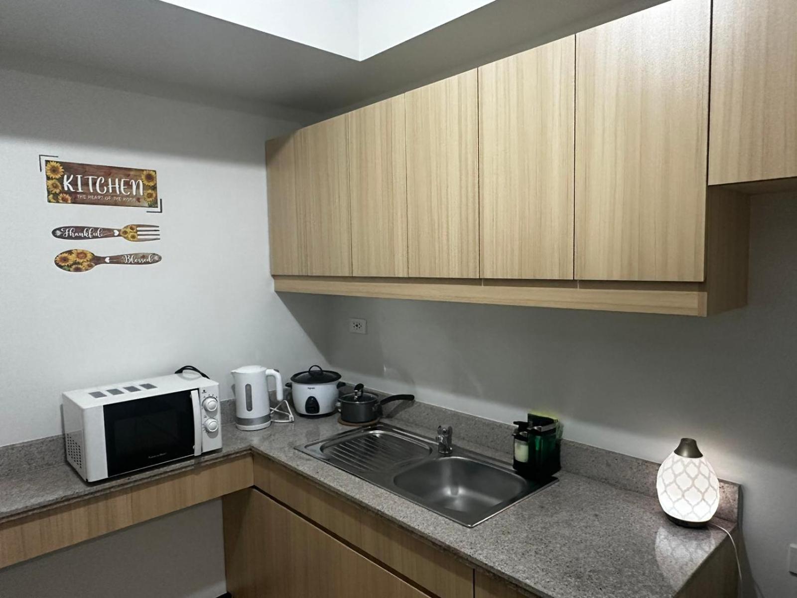 2 Bedroom Condo Unit Near Sm Bf & Naia At The Atherton By Dmci With 2 Balcony Paranaque City Exteriör bild