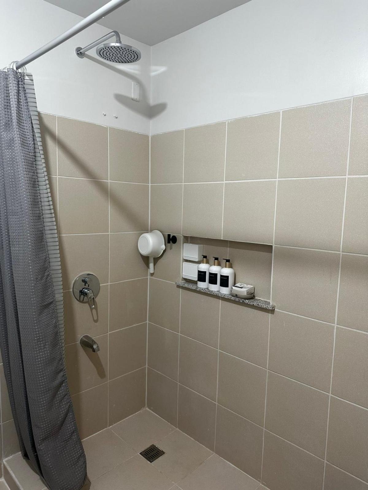 2 Bedroom Condo Unit Near Sm Bf & Naia At The Atherton By Dmci With 2 Balcony Paranaque City Exteriör bild