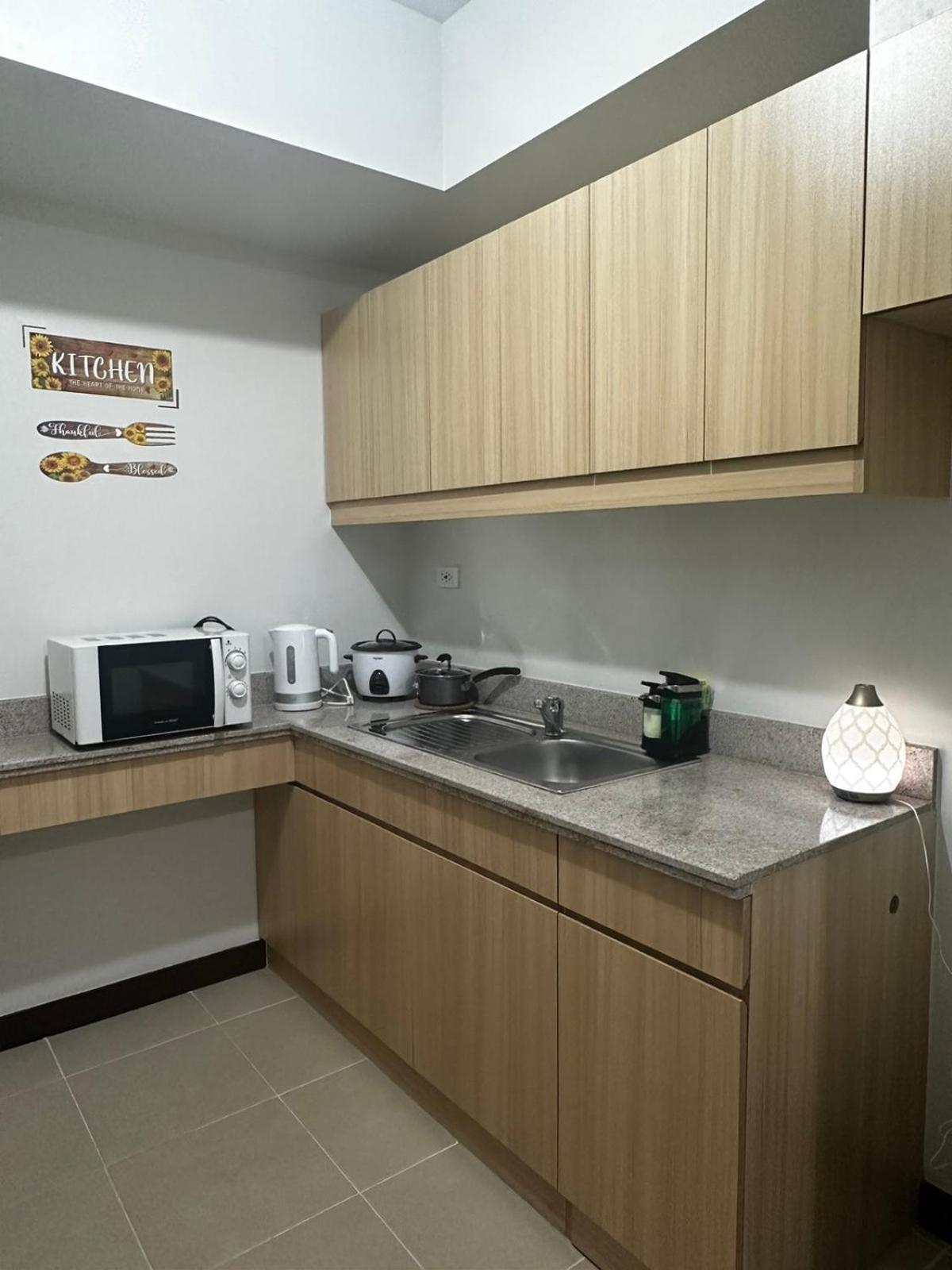 2 Bedroom Condo Unit Near Sm Bf & Naia At The Atherton By Dmci With 2 Balcony Paranaque City Exteriör bild