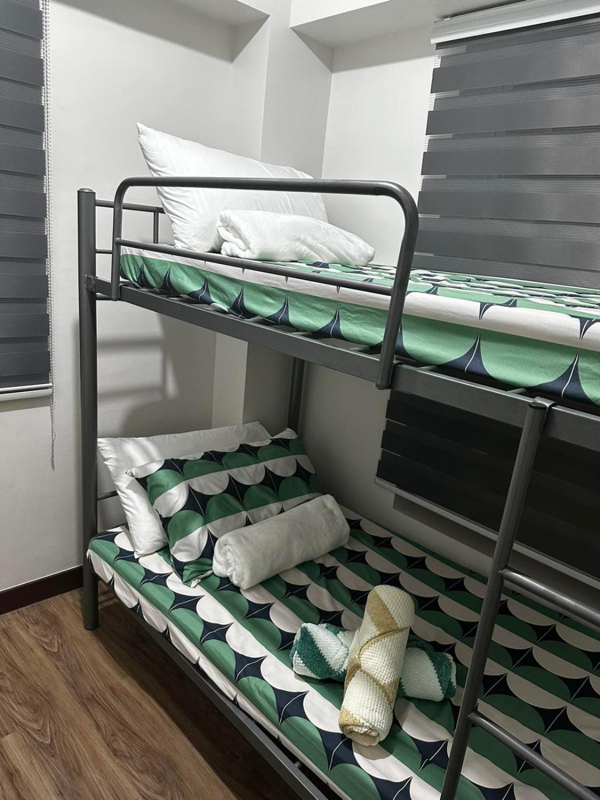 2 Bedroom Condo Unit Near Sm Bf & Naia At The Atherton By Dmci With 2 Balcony Paranaque City Exteriör bild